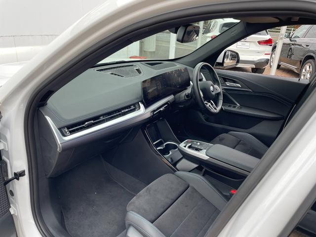 Ｘ１ ｘＤｒｉｖｅ　２０ｄ　Ｍスポーツ　正規認定中古車　１オーナー　カーブドディスプレイ　電動リアゲート　ＡＣＣ　ハンズオフ　電動シート　ワイヤレスチャージ　Ｗエアコン　全周囲カメラ　ブーストモード　シートヒーター　ＥＴＣ２．０（27枚目）