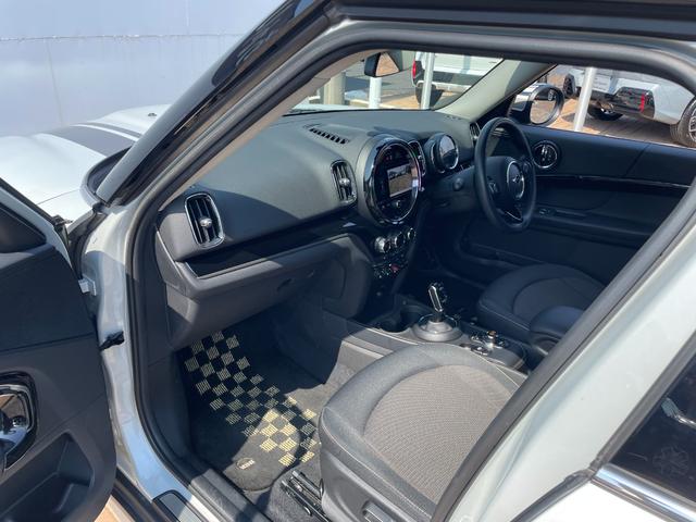 ＭＩＮＩ クーパーＤ　クロスオーバー　正規認定中古車　１オーナー　ＡＣＣ　ペッパーＰＧ　純正ＨＤＤナビ　バックカメラ　ドラレコ　ソナーセンサー　被害軽減ブレーキ　電動リアゲート　キーレス　フロアマット　アンビエントライト　ＳＯＳコール（28枚目）