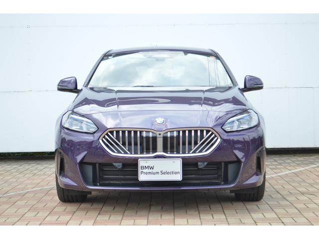 １シリーズ １２０　正規認定中古車　走行５０ｋｍ　弊社デモカー　カーブドディスプレイ　ＡＣＣ　全周囲カメラ　ハイラインパッケージ　ハーマンカードン　ヘッドアップディスプレイ　純正ＨＤＤナビ　ＥＴＣ２．０　電動シート（7枚目）