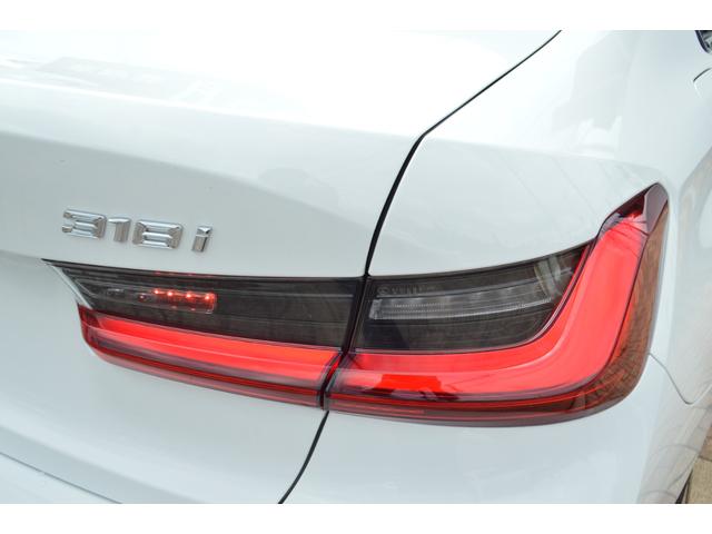 ３シリーズ ３１８ｉ　Ｍスポーツ　エディションシャドー　正規認定中古車　デモカー　１オーナー　電動リアゲート　サンプロテクションガラス　シートヒーター　純正ナビ　タッチパネル　電動シート　ヘッドアップディスプレイ　全周囲カメラ　前後ソナーセンサー　キーレス（20枚目）
