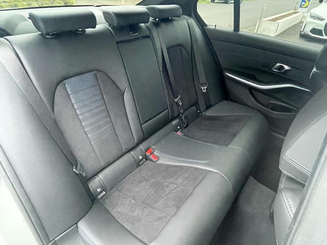 ３シリーズ ３１８ｉ　Ｍスポーツ　エディションシャドー　正規認定中古車　デモカー　１オーナー　電動リアゲート　サンプロテクションガラス　シートヒーター　純正ナビ　タッチパネル　電動シート　ヘッドアップディスプレイ　全周囲カメラ　前後ソナーセンサー　キーレス（28枚目）