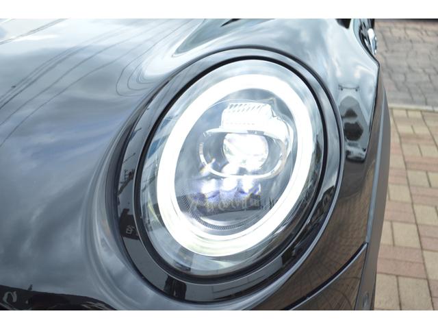 ＭＩＮＩ クーパーＳＤ　正規認定中古車　１オーナー　キーレス　純正ＨＤＤナビ　バックカメラ　ＬＥＤライト　ソナーセンサー　ヘッドアップディスプレイ　エキサイトメントパッケージ　ＡＣＣ　ブラックエンブレム　ブラックドアハンドル（17枚目）