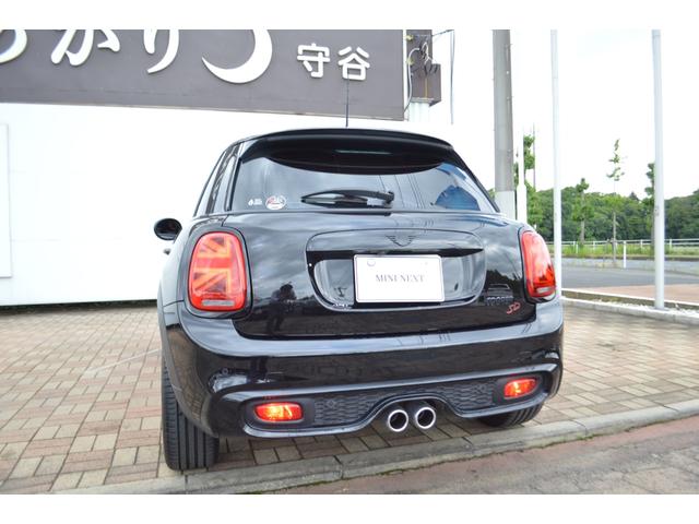 ＭＩＮＩ クーパーＳＤ　正規認定中古車　１オーナー　キーレス　純正ＨＤＤナビ　バックカメラ　ＬＥＤライト　ソナーセンサー　ヘッドアップディスプレイ　エキサイトメントパッケージ　ＡＣＣ　ブラックエンブレム　ブラックドアハンドル（20枚目）
