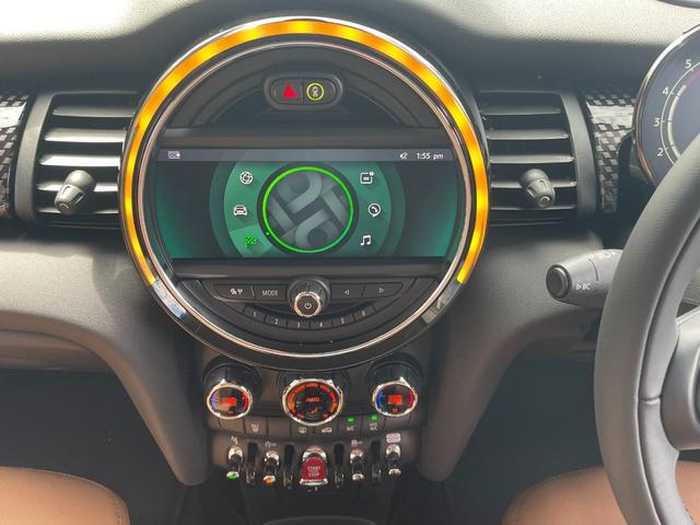 ＭＩＮＩ クーパーＳＤ　正規認定中古車　１オーナー　キーレス　純正ＨＤＤナビ　バックカメラ　ＬＥＤライト　ソナーセンサー　ヘッドアップディスプレイ　エキサイトメントパッケージ　ＡＣＣ　ブラックエンブレム　ブラックドアハンドル（42枚目）