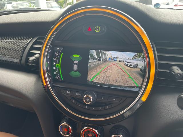 ＭＩＮＩ クーパーＳＤ　正規認定中古車　１オーナー　キーレス　純正ＨＤＤナビ　バックカメラ　ＬＥＤライト　ソナーセンサー　ヘッドアップディスプレイ　エキサイトメントパッケージ　ＡＣＣ　ブラックエンブレム　ブラックドアハンドル（67枚目）