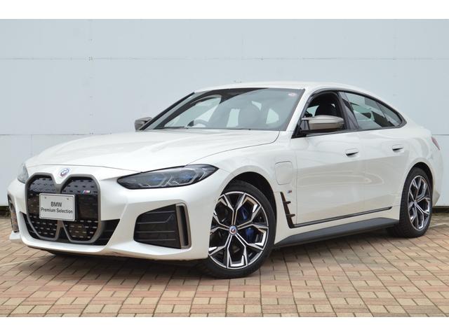 ｉ４ Ｍ５０　正規認定中古車　走行距離６３１０ｋｍ　元試乗車　４ＷＤ　カーブドディスプレイナビ　全周囲カメラ　ヘッドップディスプレイ　ハーマンカードン　電動トランク　走行可能距離約５４６ｋｍ　シートヒーター　ＥＴＣ（5枚目）
