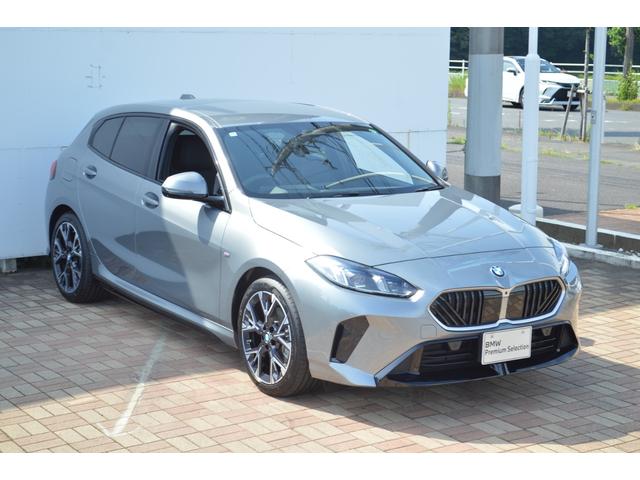 １シリーズ １２０　Ｍスポーツ　正規認定中古車　走行１７８９ｋｍ　弊社デモカー　テクノロジーＰ　電動シート　シートヒーター　カープレイ　ＡＣＣ　前後ソナー　全周囲カメラ　ヘッドアップディスプレイ　アンビエントライト　ＥＴＣ（7枚目）