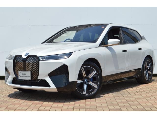 ｉＸ ｘＤｒｉｖｅ　５０　正規認定中古車　走行２４２７ｋｍ　元試乗車　純正ナビ　全周囲カメラ　パノラマガラスルーフ　ＢＭＷレーザーライト　ソフトクローズドア　Ｂｏｗｅｒｓ＆Ｗｉｌｋｉｎｓ　カープレイ　カーブドＤナビ　ＥＴＣ（7枚目）