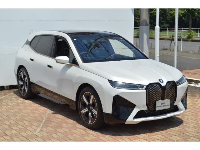 ｉＸ ｘＤｒｉｖｅ　５０　正規認定中古車　走行２４２７ｋｍ　元試乗車　純正ナビ　全周囲カメラ　パノラマガラスルーフ　ＢＭＷレーザーライト　ソフトクローズドア　Ｂｏｗｅｒｓ＆Ｗｉｌｋｉｎｓ　カープレイ　カーブドＤナビ　ＥＴＣ（9枚目）
