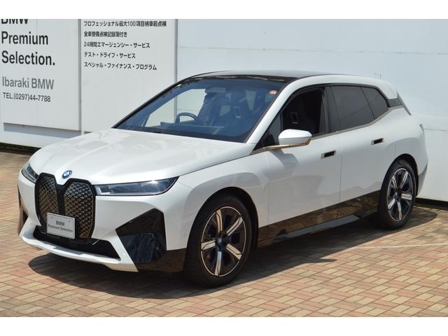 ｉＸ ｘＤｒｉｖｅ　５０　正規認定中古車　走行２４２７ｋｍ　元試乗車　純正ナビ　全周囲カメラ　パノラマガラスルーフ　ＢＭＷレーザーライト　ソフトクローズドア　Ｂｏｗｅｒｓ＆Ｗｉｌｋｉｎｓ　カープレイ　カーブドＤナビ　ＥＴＣ（11枚目）