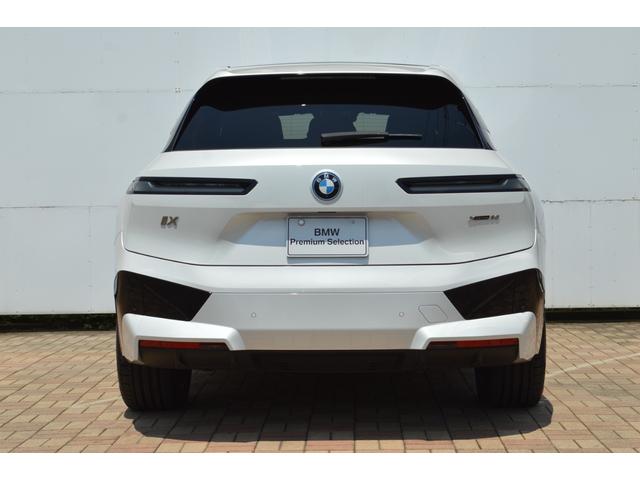 ｉＸ ｘＤｒｉｖｅ　５０　正規認定中古車　走行２４２７ｋｍ　元試乗車　純正ナビ　全周囲カメラ　パノラマガラスルーフ　ＢＭＷレーザーライト　ソフトクローズドア　Ｂｏｗｅｒｓ＆Ｗｉｌｋｉｎｓ　カープレイ　カーブドＤナビ　ＥＴＣ（15枚目）