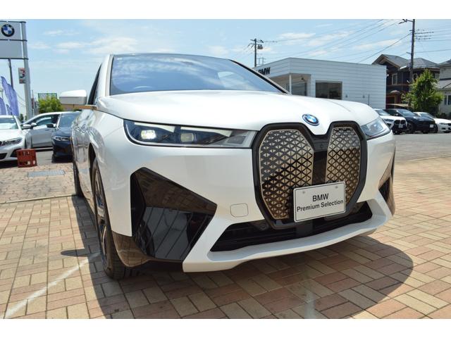 ｉＸ ｘＤｒｉｖｅ　５０　正規認定中古車　走行２４２７ｋｍ　元試乗車　純正ナビ　全周囲カメラ　パノラマガラスルーフ　ＢＭＷレーザーライト　ソフトクローズドア　Ｂｏｗｅｒｓ＆Ｗｉｌｋｉｎｓ　カープレイ　カーブドＤナビ　ＥＴＣ（20枚目）