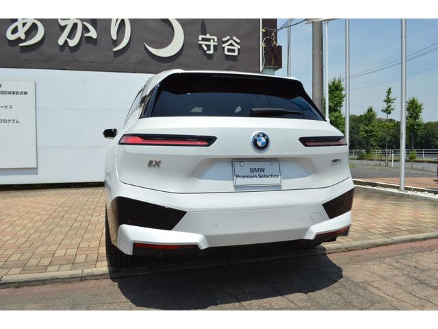 ｉＸ ｘＤｒｉｖｅ　５０　正規認定中古車　走行２４２７ｋｍ　元試乗車　純正ナビ　全周囲カメラ　パノラマガラスルーフ　ＢＭＷレーザーライト　ソフトクローズドア　Ｂｏｗｅｒｓ＆Ｗｉｌｋｉｎｓ　カープレイ　カーブドＤナビ　ＥＴＣ（22枚目）