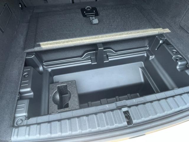 ｉＸ ｘＤｒｉｖｅ　５０　正規認定中古車　走行２４２７ｋｍ　元試乗車　純正ナビ　全周囲カメラ　パノラマガラスルーフ　ＢＭＷレーザーライト　ソフトクローズドア　Ｂｏｗｅｒｓ＆Ｗｉｌｋｉｎｓ　カープレイ　カーブドＤナビ　ＥＴＣ（36枚目）