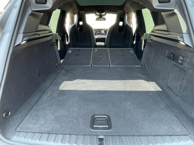 ｉＸ ｘＤｒｉｖｅ　５０　正規認定中古車　走行２４２７ｋｍ　元試乗車　純正ナビ　全周囲カメラ　パノラマガラスルーフ　ＢＭＷレーザーライト　ソフトクローズドア　Ｂｏｗｅｒｓ＆Ｗｉｌｋｉｎｓ　カープレイ　カーブドＤナビ　ＥＴＣ（39枚目）