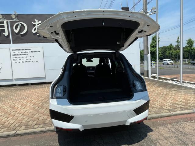 ｉＸ ｘＤｒｉｖｅ　５０　正規認定中古車　走行２４２７ｋｍ　元試乗車　純正ナビ　全周囲カメラ　パノラマガラスルーフ　ＢＭＷレーザーライト　ソフトクローズドア　Ｂｏｗｅｒｓ＆Ｗｉｌｋｉｎｓ　カープレイ　カーブドＤナビ　ＥＴＣ（41枚目）