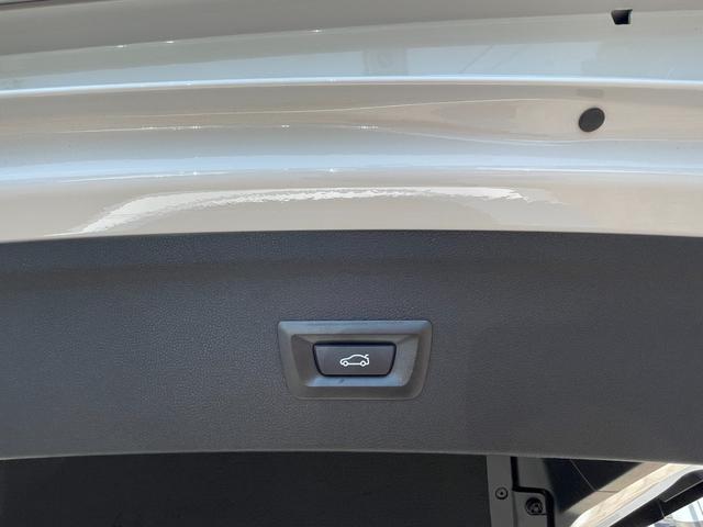 ｉＸ ｘＤｒｉｖｅ　５０　正規認定中古車　走行２４２７ｋｍ　元試乗車　純正ナビ　全周囲カメラ　パノラマガラスルーフ　ＢＭＷレーザーライト　ソフトクローズドア　Ｂｏｗｅｒｓ＆Ｗｉｌｋｉｎｓ　カープレイ　カーブドＤナビ　ＥＴＣ（42枚目）