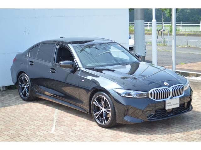 ３シリーズ ３１８ｉ　Ｍスポーツ　正規認定中古車　バックカメラ　カーブドディスプレイナビ　カープレイ　シートヒーター　ヘッドアップディスプレイ　電動シート　電動トランク　ＬＣＩ　ハーフレザー　Ｂｌｕｅｔｏｏｔｈ　ＥＴＣ２．０　ＡＣＣ（8枚目）