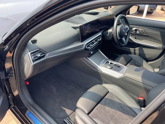 ３シリーズ ３１８ｉ　Ｍスポーツ　正規認定中古車　バックカメラ　カーブドディスプレイナビ　カープレイ　シートヒーター　ヘッドアップディスプレイ　電動シート　電動トランク　ＬＣＩ　ハーフレザー　Ｂｌｕｅｔｏｏｔｈ　ＥＴＣ２．０　ＡＣＣ（28枚目）