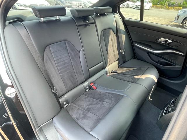 ３シリーズ ３１８ｉ　Ｍスポーツ　正規認定中古車　バックカメラ　カーブドディスプレイナビ　カープレイ　シートヒーター　ヘッドアップディスプレイ　電動シート　電動トランク　ＬＣＩ　ハーフレザー　Ｂｌｕｅｔｏｏｔｈ　ＥＴＣ２．０　ＡＣＣ（29枚目）