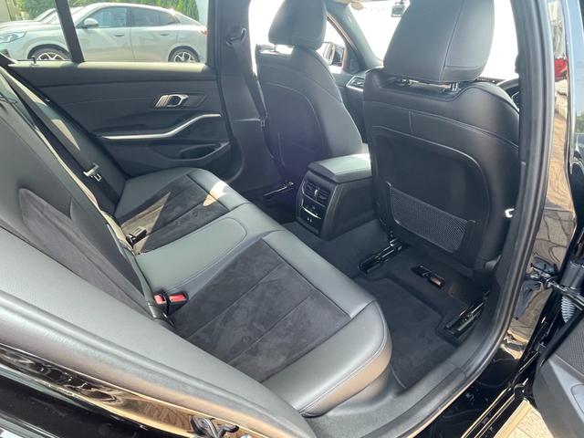 ３シリーズ ３１８ｉ　Ｍスポーツ　正規認定中古車　バックカメラ　カーブドディスプレイナビ　カープレイ　シートヒーター　ヘッドアップディスプレイ　電動シート　電動トランク　ＬＣＩ　ハーフレザー　Ｂｌｕｅｔｏｏｔｈ　ＥＴＣ２．０　ＡＣＣ（30枚目）