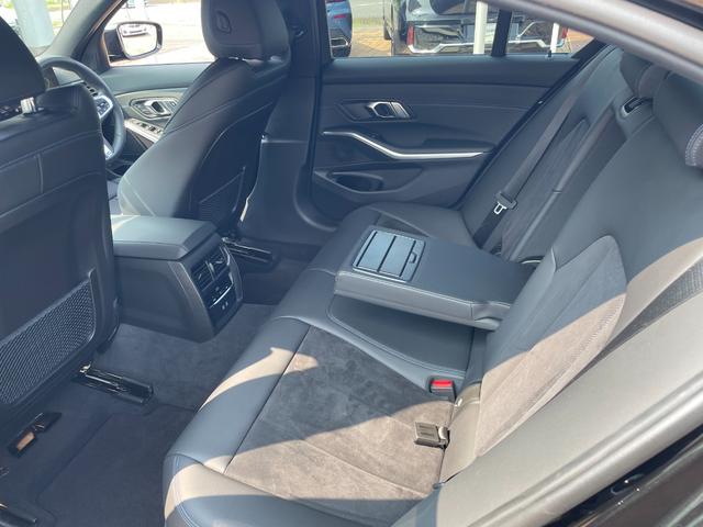 ３シリーズ ３１８ｉ　Ｍスポーツ　正規認定中古車　バックカメラ　カーブドディスプレイナビ　カープレイ　シートヒーター　ヘッドアップディスプレイ　電動シート　電動トランク　ＬＣＩ　ハーフレザー　Ｂｌｕｅｔｏｏｔｈ　ＥＴＣ２．０　ＡＣＣ（31枚目）