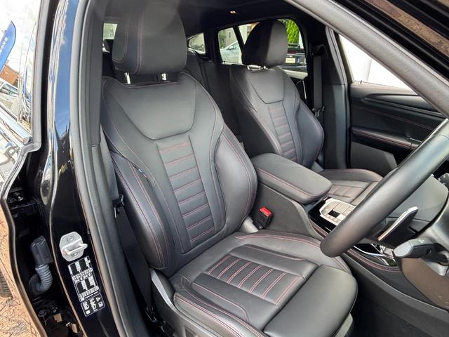 Ｘ４ ｘＤｒｉｖｅ　２０ｄ　Ｍスポーツ　認定中古車　レンタ　サンルーフ　２０インチ　ホイールＨ　純正ナビ　ＴＶ　黒革　全周囲カメラ　ＡＣＣ　ヘッドアップＤ　アンビエントライト　ワイヤレス充電器　電動Ｒゲート　Ｐアシスト　ＬＥＤヘッドライト（26枚目）