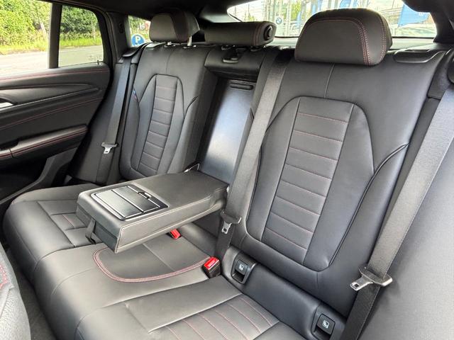 Ｘ４ ｘＤｒｉｖｅ　２０ｄ　Ｍスポーツ　認定中古車　レンタ　サンルーフ　２０インチ　ホイールＨ　純正ナビ　ＴＶ　黒革　全周囲カメラ　ＡＣＣ　ヘッドアップＤ　アンビエントライト　ワイヤレス充電器　電動Ｒゲート　Ｐアシスト　ＬＥＤヘッドライト（33枚目）