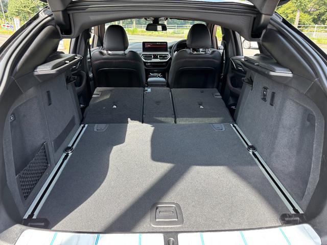 Ｘ４ ｘＤｒｉｖｅ　２０ｄ　Ｍスポーツ　認定中古車　レンタ　サンルーフ　２０インチ　ホイールＨ　純正ナビ　ＴＶ　黒革　全周囲カメラ　ＡＣＣ　ヘッドアップＤ　アンビエントライト　ワイヤレス充電器　電動Ｒゲート　Ｐアシスト　ＬＥＤヘッドライト（40枚目）