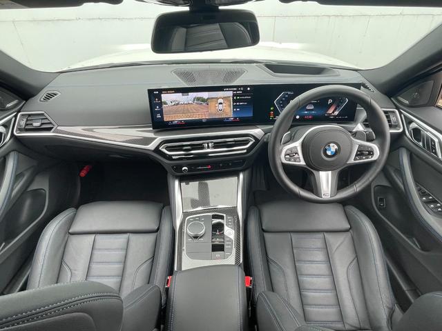 ４シリーズ Ｍ４４０ｉ　ｘＤｒｉｖｅグランクーペ　リミテッド　正規認定中古車　１オナ　走行距離約５７００キロ　Ｍスポシート　純正ナビ　全周囲カメラ　ＡＣＣ　ヘッドアップディスプレイ　アンビエントライト　シートヒーター　障害物センサー　ハンズオフ　Ｐアシストプラス（4枚目）