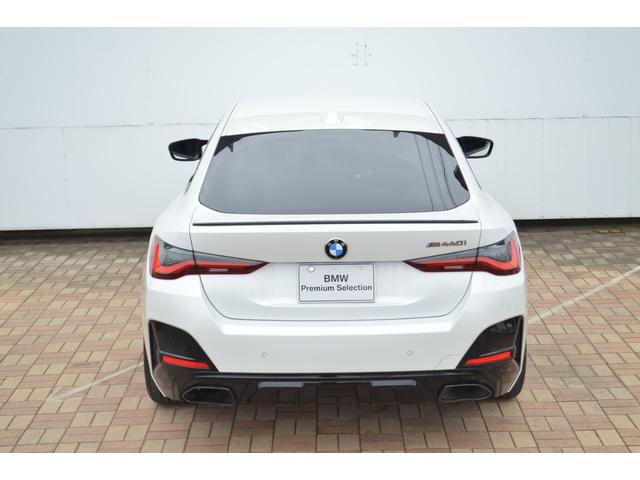 ４シリーズ Ｍ４４０ｉ　ｘＤｒｉｖｅグランクーペ　リミテッド　正規認定中古車　１オナ　走行距離約５７００キロ　Ｍスポシート　純正ナビ　全周囲カメラ　ＡＣＣ　ヘッドアップディスプレイ　アンビエントライト　シートヒーター　障害物センサー　ハンズオフ　Ｐアシストプラス（17枚目）