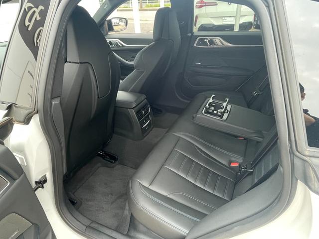 ４シリーズ Ｍ４４０ｉ　ｘＤｒｉｖｅグランクーペ　リミテッド　正規認定中古車　１オナ　走行距離約５７００キロ　Ｍスポシート　純正ナビ　全周囲カメラ　ＡＣＣ　ヘッドアップディスプレイ　アンビエントライト　シートヒーター　障害物センサー　ハンズオフ　Ｐアシストプラス（32枚目）