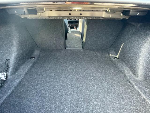 ＢＭＷでは人間工学に基づき、長時間運転しても疲れにくいシートに設計しております。