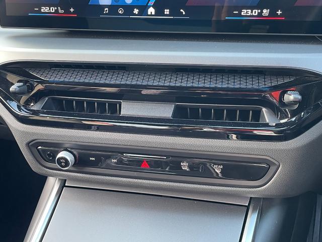 ＢＭＷオリジナルアパレルも販売中です！