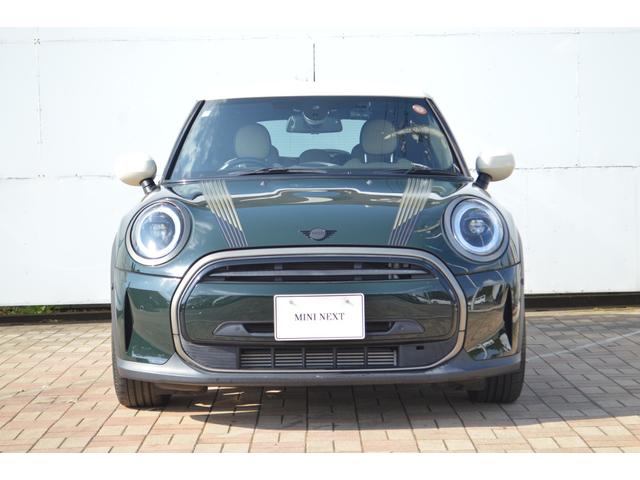 ＭＩＮＩを熟知したメカニックによる１００項目の点検・整備を行います。不具合箇所、交換時期に達している部品に関しましては、全て当社負担で交換してからのご納車となります。