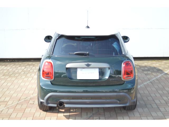 さらに、全国の正規ディーラーにて、対応可能な認定中古車保証付となります。アフターメンテナンスもお近くの正規ディーラーにて可能となりますので、ご安心してお選びいただけます。