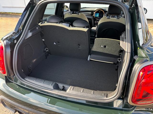 お車の詳細につきましては、弊社営業スタッフまでお気軽にご連絡下さい。全国のお客様からのお問合せをお待ち致しております。　Ｉｂａｒａｋｉ　ＢＭＷ　ＢＰＳ守谷店：００６６−９７０４−１０６３まで★