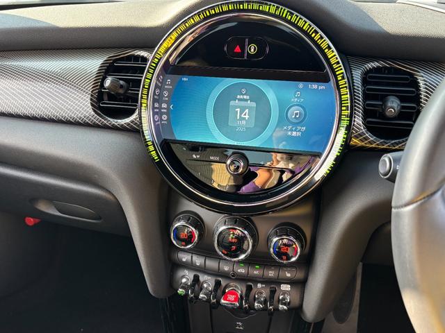 全国の正規ディーラーにて、対応可能な認定中古車保証付となります。アフターメンテナンスもお近くの正規ディーラーにて可能となりますので、ご安心してお選びいただけます。