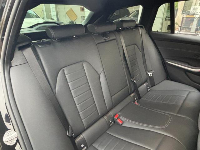 3シリーズ 320iツーリング Mスポーツ 正規認定中古車 元試乗車 ハイライン コンフォート 全周囲カメラ カーブドD ACC ヘッドアップD シートヒーター 障害物センサー アンビエントライト 電動リアゲート Pアシスト 被害軽減ブレーキ(31枚目)