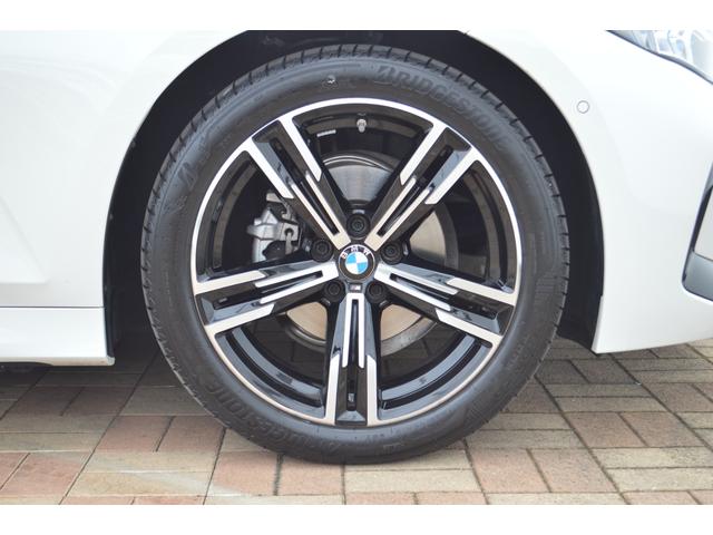 ３シリーズ ３１８ｉ　Ｍスポーツ　正規認定中古車　元試乗車　カーブドＤ　全周囲カメラ　障害物センサー　ヘッドアップディスプレイ　シートヒーター　ＡＣＣ　ハンズオフ　ＬＥＤヘッドライト　誤発進抑制制御　電動リアゲート　ワイヤレス充電器（12枚目）