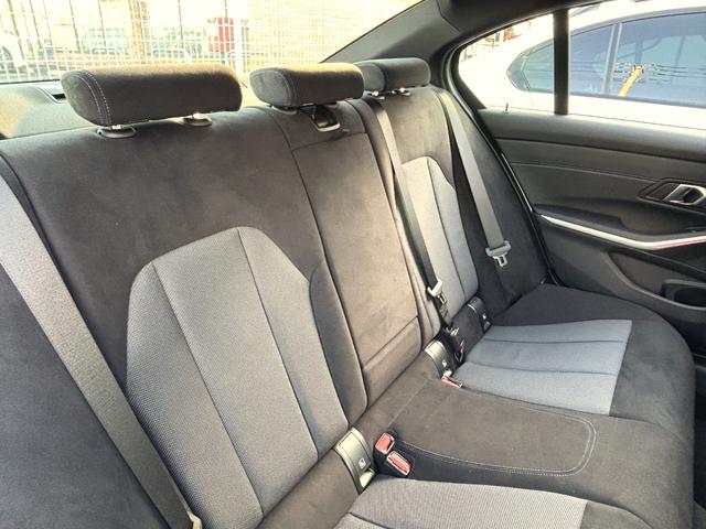 ３シリーズ ３１８ｉ　Ｍスポーツ　正規認定中古車　元試乗車　カーブドＤ　全周囲カメラ　障害物センサー　ヘッドアップディスプレイ　シートヒーター　ＡＣＣ　ハンズオフ　ＬＥＤヘッドライト　誤発進抑制制御　電動リアゲート　ワイヤレス充電器（15枚目）