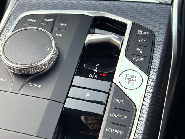 ３シリーズ ３１８ｉ　Ｍスポーツ　正規認定中古車　元試乗車　カーブドＤ　全周囲カメラ　障害物センサー　ヘッドアップディスプレイ　シートヒーター　ＡＣＣ　ハンズオフ　ＬＥＤヘッドライト　誤発進抑制制御　電動リアゲート　ワイヤレス充電器（17枚目）