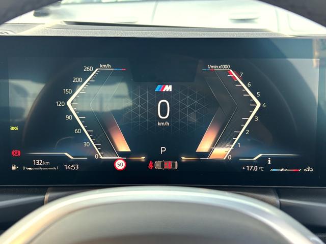 ３シリーズ ３１８ｉ　Ｍスポーツ　正規認定中古車　元試乗車　カーブドＤ　全周囲カメラ　障害物センサー　ヘッドアップディスプレイ　シートヒーター　ＡＣＣ　ハンズオフ　ＬＥＤヘッドライト　誤発進抑制制御　電動リアゲート　ワイヤレス充電器（19枚目）