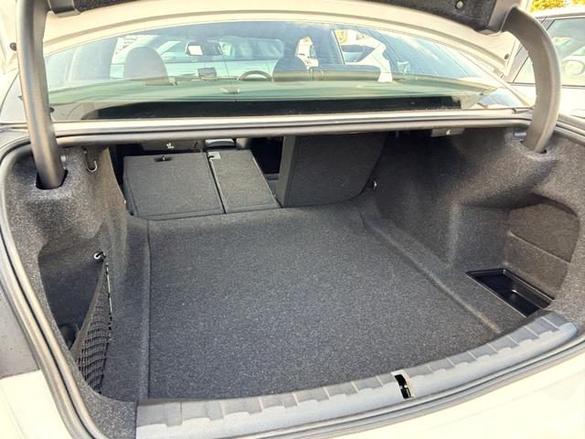 ３シリーズ ３１８ｉ　Ｍスポーツ　正規認定中古車　元試乗車　カーブドＤ　全周囲カメラ　障害物センサー　ヘッドアップディスプレイ　シートヒーター　ＡＣＣ　ハンズオフ　ＬＥＤヘッドライト　誤発進抑制制御　電動リアゲート　ワイヤレス充電器（43枚目）