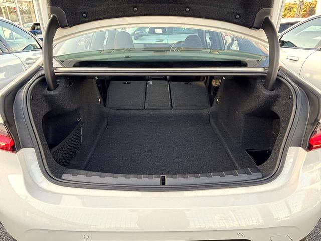 ３シリーズ ３１８ｉ　Ｍスポーツ　正規認定中古車　元試乗車　カーブドＤ　全周囲カメラ　障害物センサー　ヘッドアップディスプレイ　シートヒーター　ＡＣＣ　ハンズオフ　ＬＥＤヘッドライト　誤発進抑制制御　電動リアゲート　ワイヤレス充電器（45枚目）