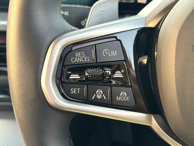 ３シリーズ ３１８ｉ　Ｍスポーツ　正規認定中古車　元試乗車　カーブドＤ　全周囲カメラ　障害物センサー　ヘッドアップディスプレイ　シートヒーター　ＡＣＣ　ハンズオフ　ＬＥＤヘッドライト　誤発進抑制制御　電動リアゲート　ワイヤレス充電器（50枚目）