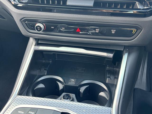 ３シリーズ ３１８ｉ　Ｍスポーツ　正規認定中古車　元試乗車　カーブドＤ　全周囲カメラ　障害物センサー　ヘッドアップディスプレイ　シートヒーター　ＡＣＣ　ハンズオフ　ＬＥＤヘッドライト　誤発進抑制制御　電動リアゲート　ワイヤレス充電器（62枚目）