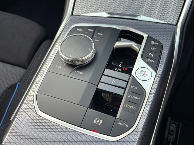 ３シリーズ ３１８ｉ　Ｍスポーツ　正規認定中古車　元試乗車　カーブドＤ　全周囲カメラ　障害物センサー　ヘッドアップディスプレイ　シートヒーター　ＡＣＣ　ハンズオフ　ＬＥＤヘッドライト　誤発進抑制制御　電動リアゲート　ワイヤレス充電器（63枚目）