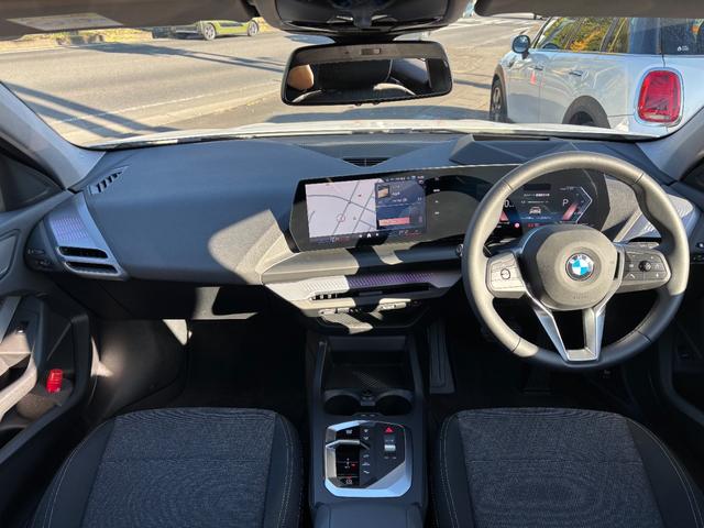 １シリーズ １２０ｄ　正規認定中古車　元試乗車　テクノロジー　純正ナビ　全周囲カメラ　ヘッドアップディスプレイ　シートヒーター　ＡＣＣ　アンビエントライト　ワイヤレス充電器　電動リアゲート　ＬＥＤヘッドライト（2枚目）