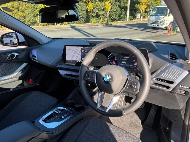 １シリーズ １２０ｄ　正規認定中古車　元試乗車　テクノロジー　純正ナビ　全周囲カメラ　ヘッドアップディスプレイ　シートヒーター　ＡＣＣ　アンビエントライト　ワイヤレス充電器　電動リアゲート　ＬＥＤヘッドライト（14枚目）